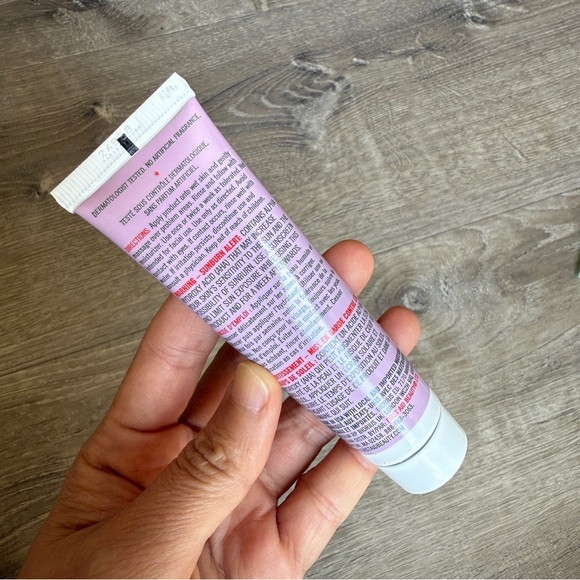 First Aid Beauty KP Bump Eraser Body Scrub Fresh Strawberry- 28.3g(NEW) - Picture 4 of 4